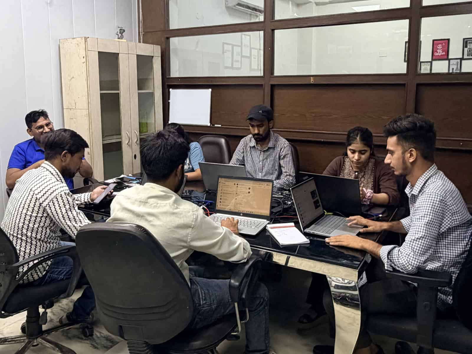 Editvo Digital Marketing Agencya | Team Working PIc